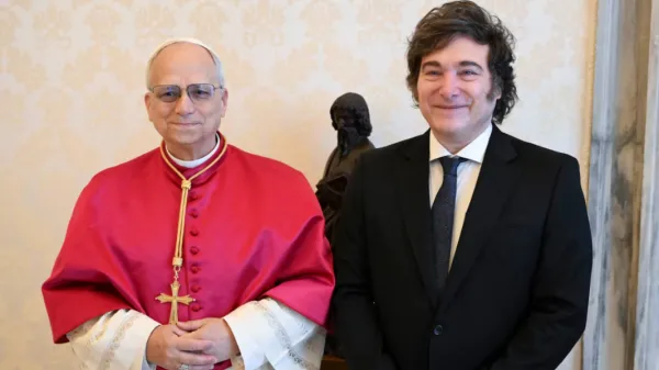 Milei sobre la intervención del papa León XIV: "Nos unimos en oración por su salud"