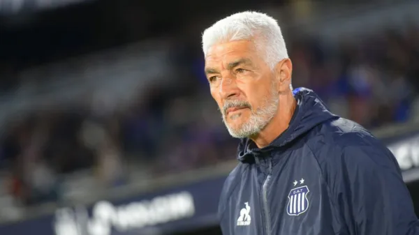 Omar De Felippe se hizo cargo del mal momento de Talleres