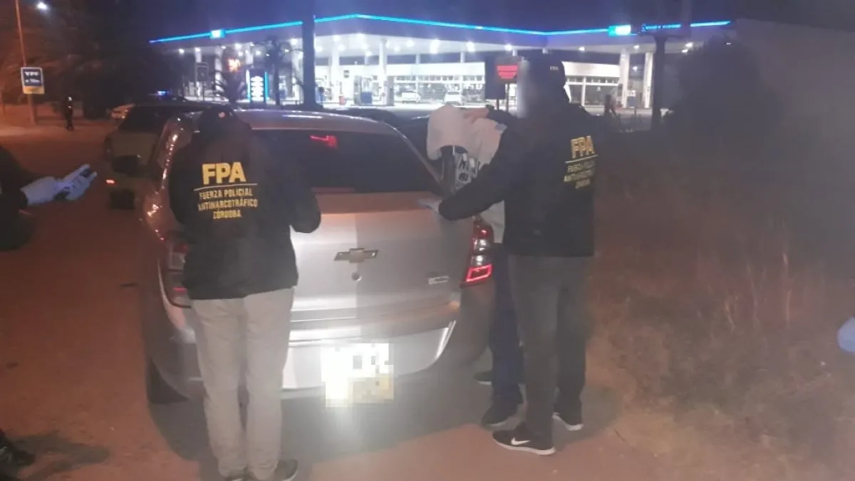 Detienen a un taxista en Capilla del Monte por hacer "delivery" de cocaína