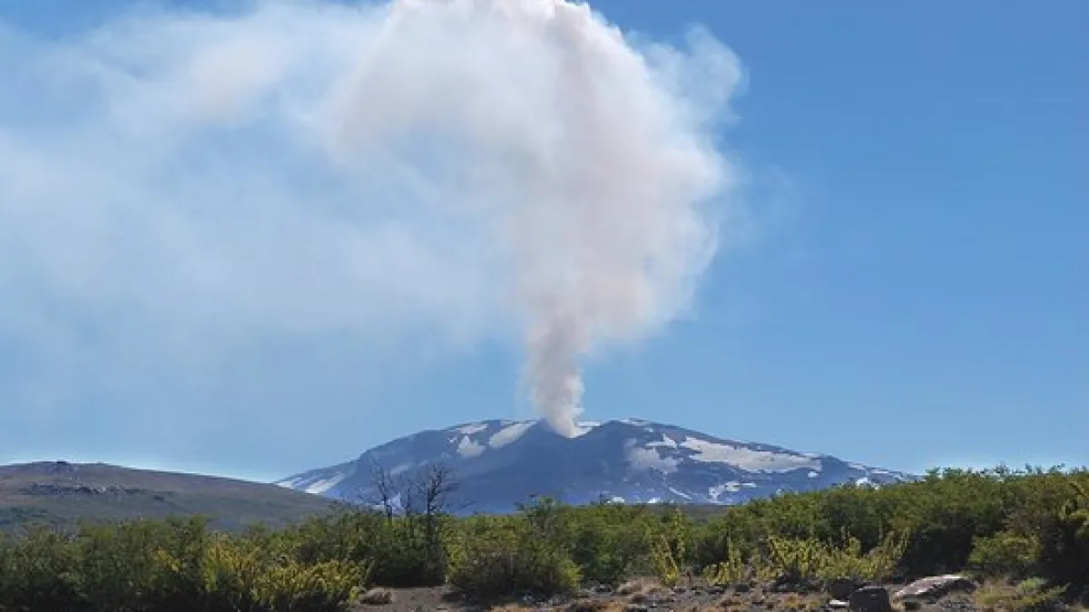 Chile emitió un alerta amarilla por el volcán Copahue