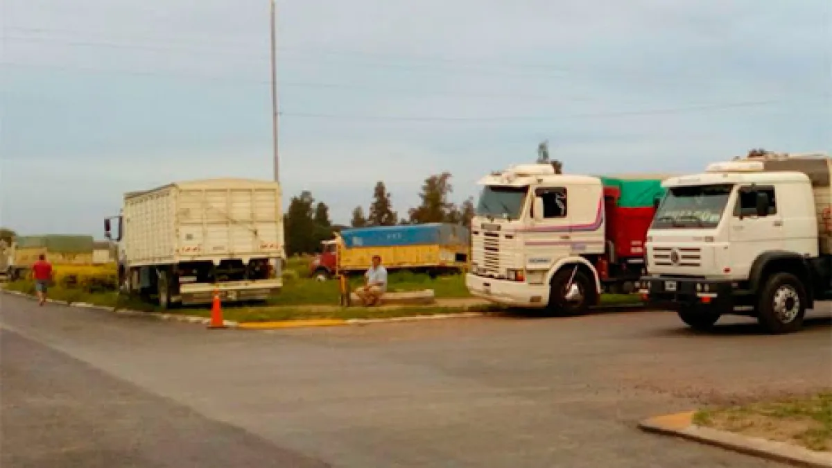Transportistas levantan el paro y liberan rutas