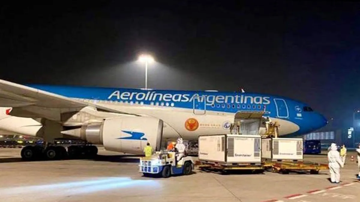 Llega desde China una nueva partida como parte de un millón de dosis de vacunas Sinopharm
