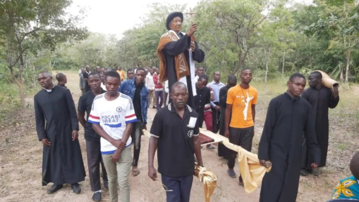 Una estatua del Cura Brochero de Córdoba a Tanzania