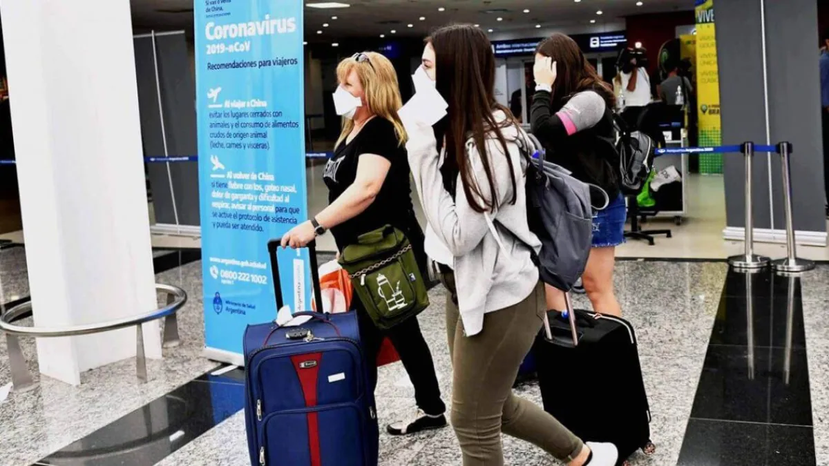 Desde este lunes sólo podrán ingresar al país 600 personas al día por vía aérea