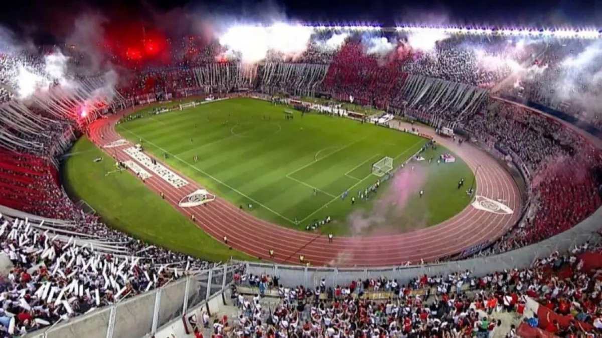 En octubre vuelven los hinchas a los estadios de fútbol