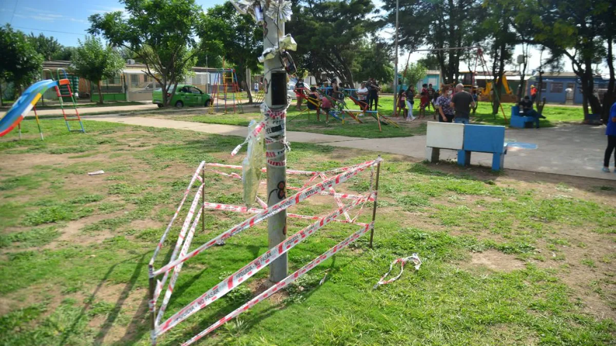 Otro niño resultó electrocutado al tocar un poste del alumbrado en una plaza