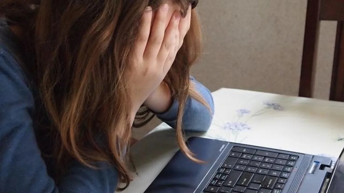 Lanzan una campaña para concientizar a adolescentes sobre grooming y ciberbullying
