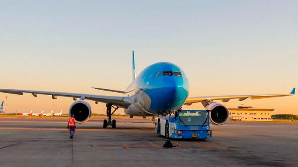 Aerolíneas Argentinas debió reprogramar más de 100 vuelos por una medida gremial