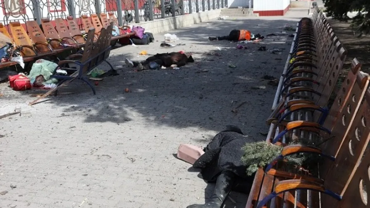 Al menos 50 muertos por el ataque a una estación de tren en Ucrania