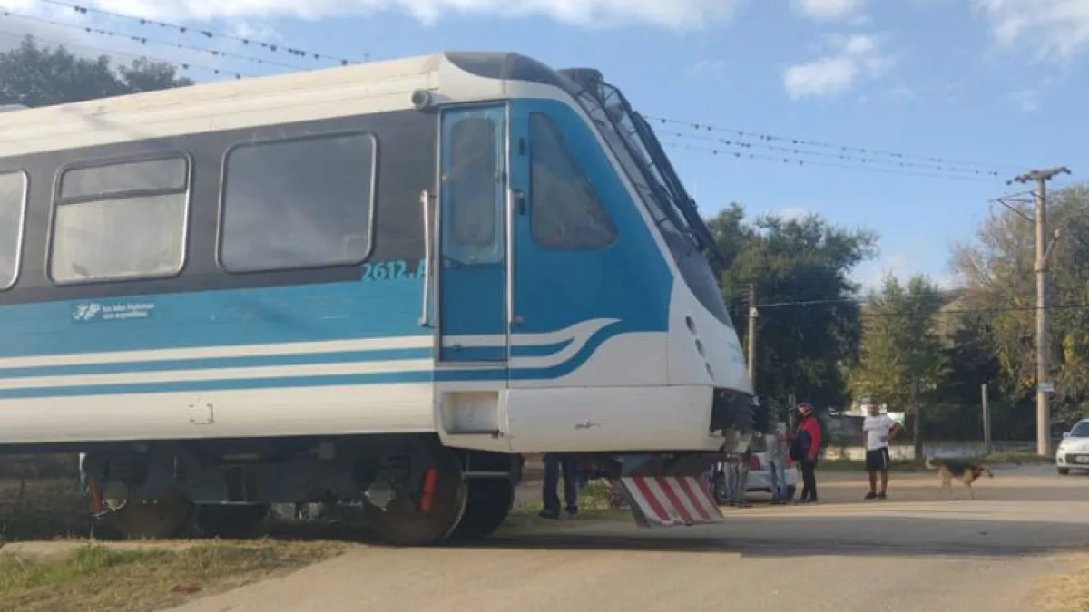 El Tren de las Sierras chocó un auto en San Roque