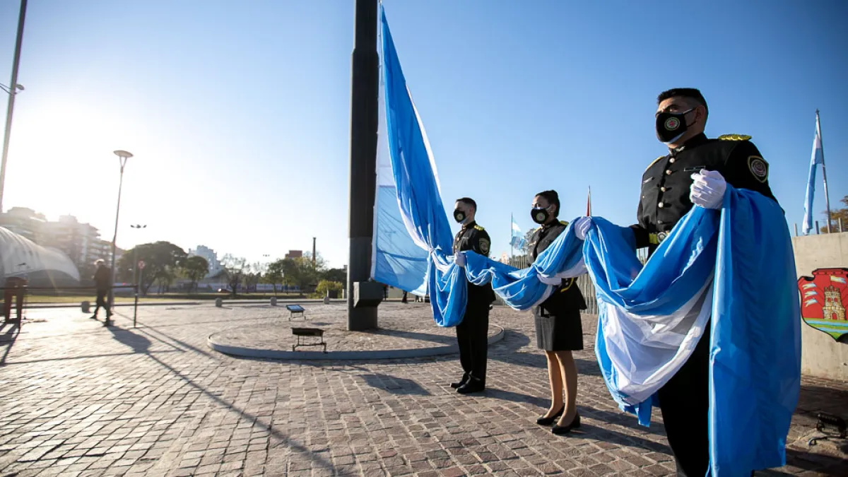 Manuel Calvo encabezó el acto del Día de la Bandera en Monte Cristo