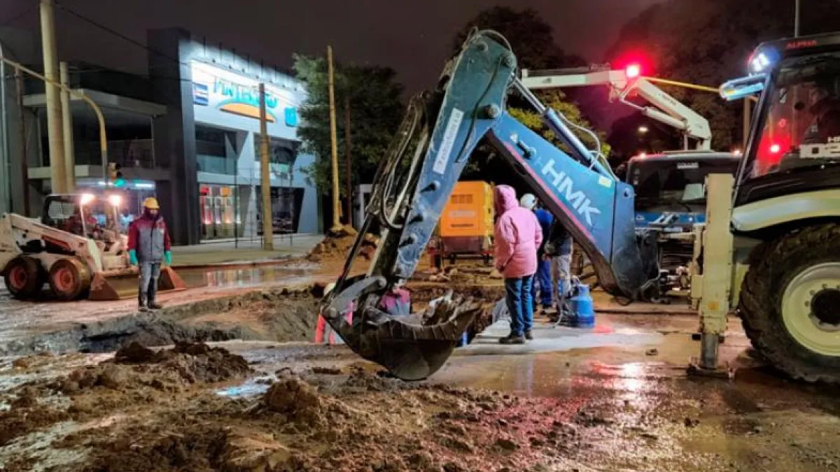 Unos 140 barrios fueron afectados tras la rotura de un caño