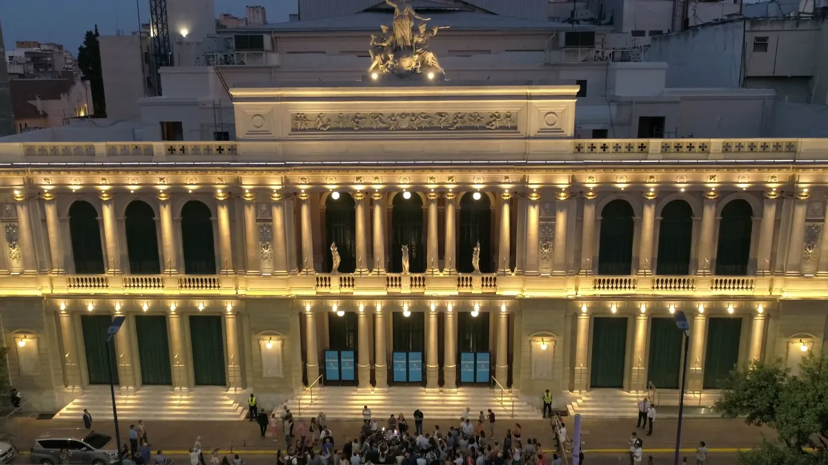Teatro del Libertador: denuncian la caída de 100 contratos