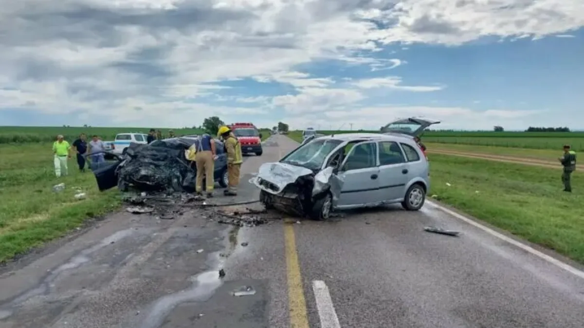 Tragedia en ruta 8: un choque frontal dejó dos muertos y tres heridos en el sur de Córdoba