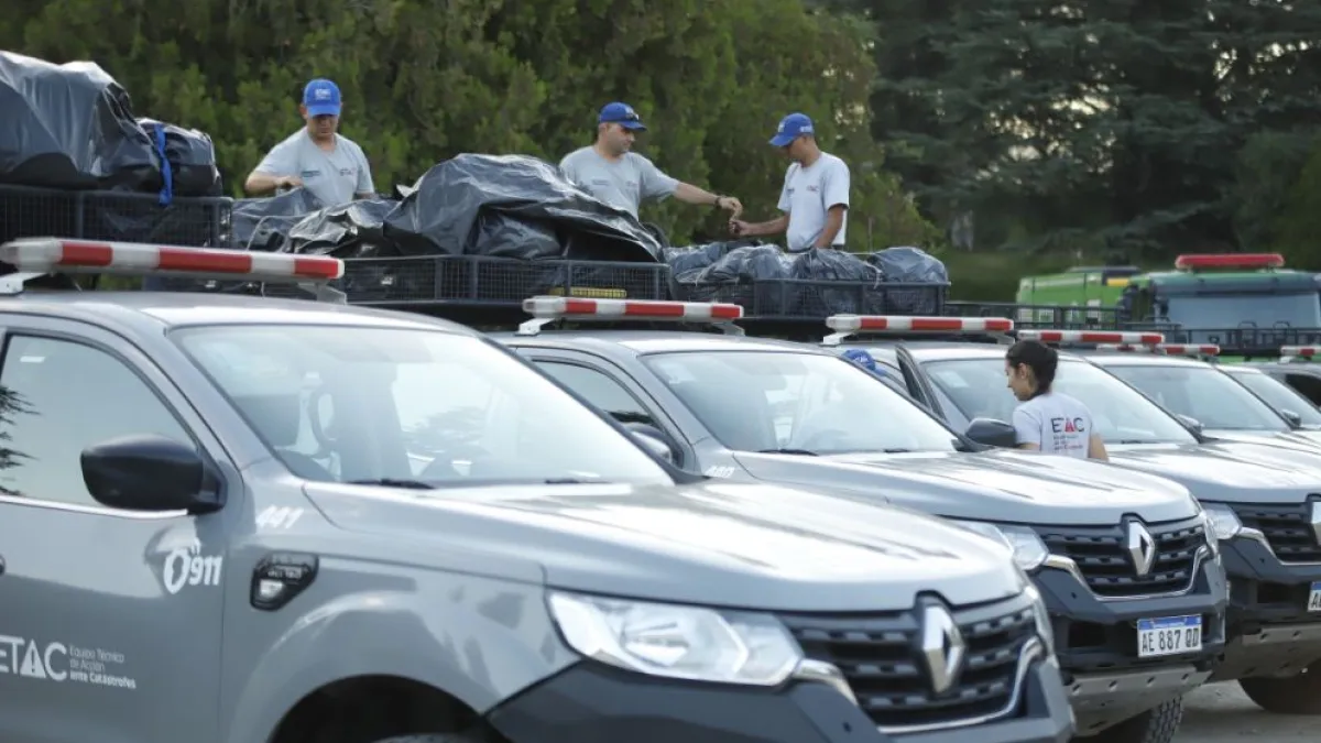 Efectivos y móviles del ETAC, rumbo a Chile para el combate de incendios