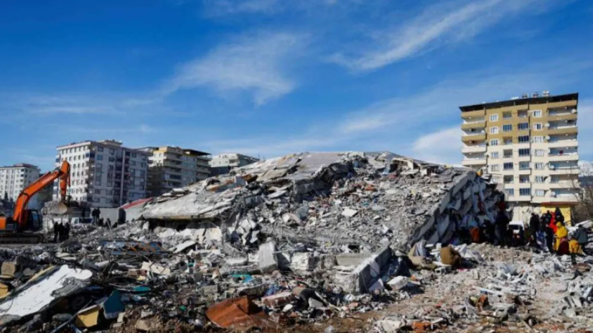 Cuatro muertos tras un terremoto de magnitud 5.2 en Indonesia