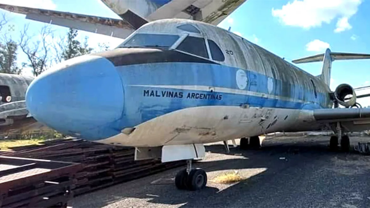 Rescatan un avión histórico que participó en Malvinas para un museo de Oliva
