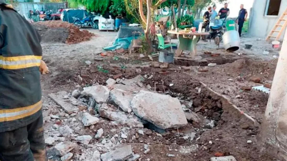 Un hombre y su bebé fallecieron tras la explosión de un pozo negro en La Para