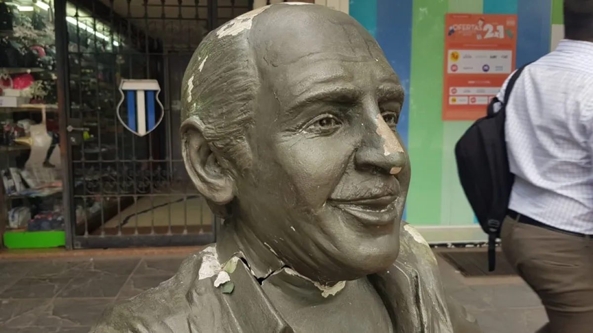 Repararon la escultura de Amadeo Nuccetelli