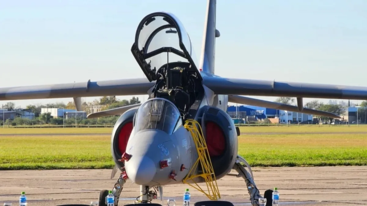 Entregan a la Fuerza Aérea un avión Pampa III construido en Córdoba