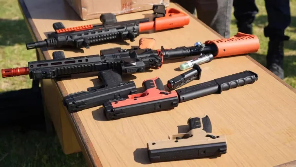 La Policía de Córdoba presentó armas que lanzan gas pimienta