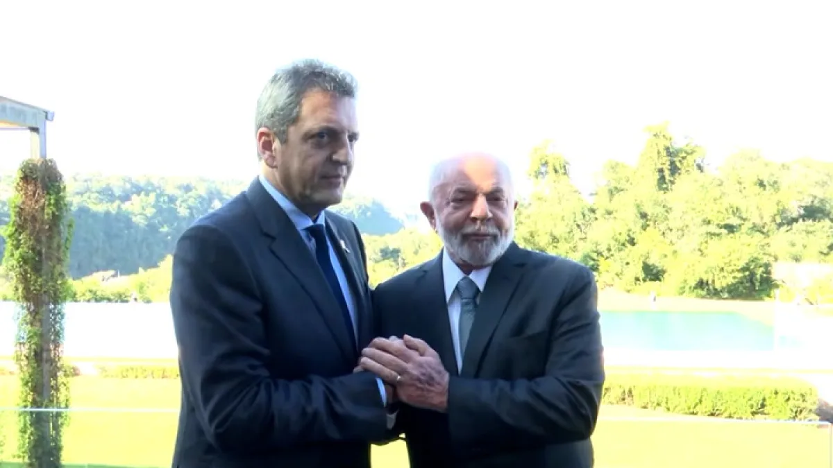 Massa viajó a Brasil para reunirse con Lula