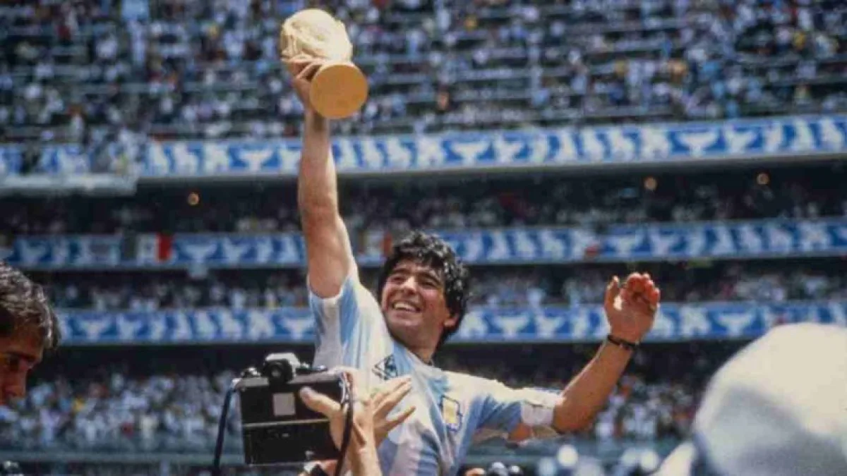 El ambiente del fútbol recuerda a Maradona que hoy cumpliría 63 años