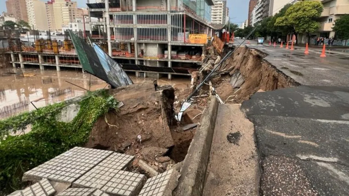 Cuánto demorarán los arreglos del socavón en avenida Vélez Sársfield