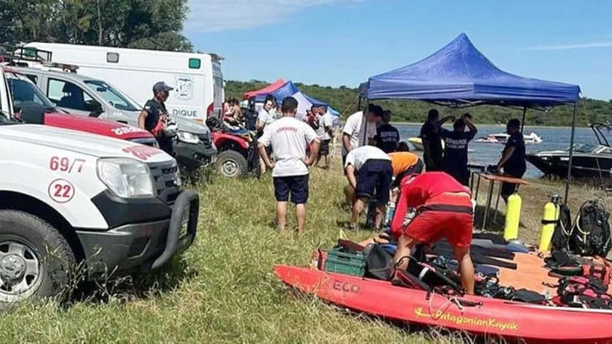 Intensa búsqueda de un hombre que cayó de una moto de agua en el lago de Embalse