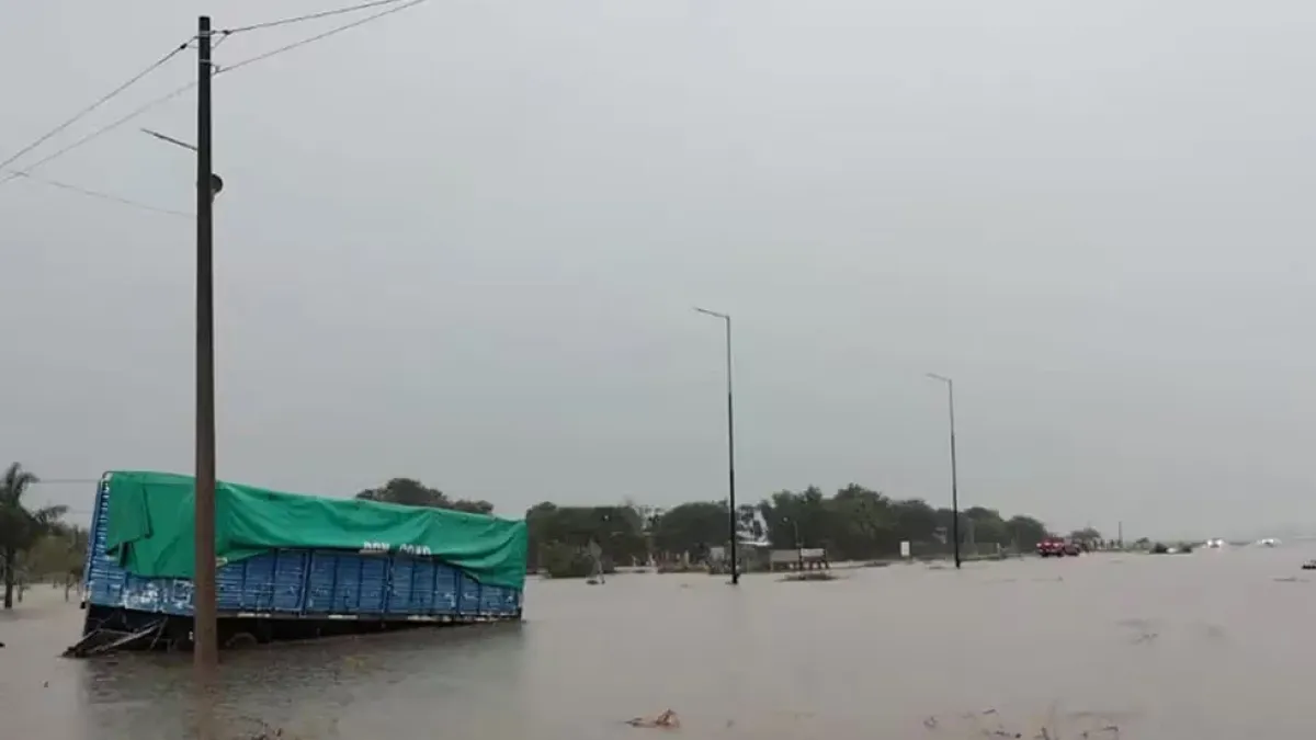 Un fuerte temporal afectó a La Para: hay evacuados