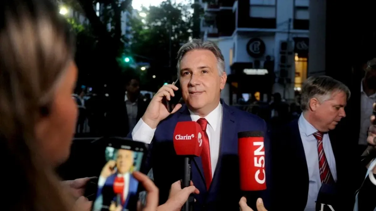 Llaryora ve "con más chance que pueda salir la ley bases", tras la reunión con el Gobierno