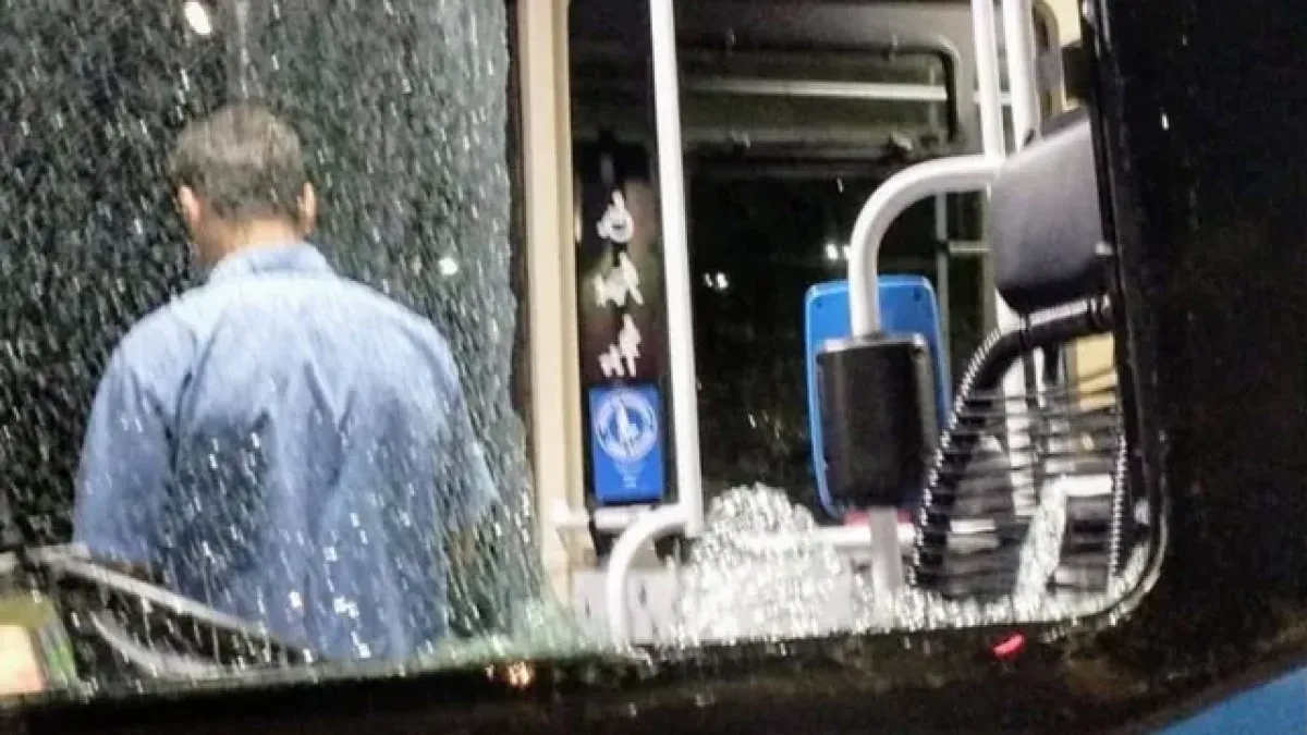 Rosario sin colectivos y taxis ante nuevas amenazas
