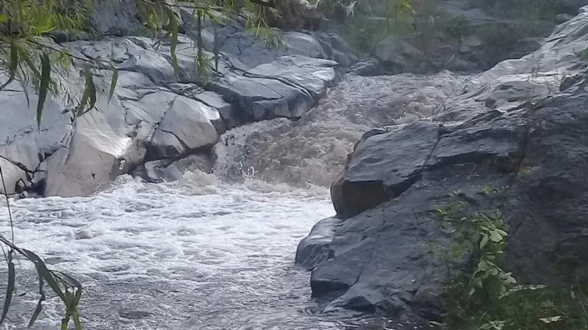 Un hombre murió al caer al cauce del río en la zona de una cascada