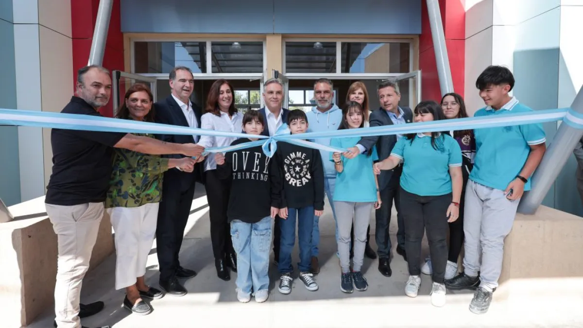 Llaryora inauguró la escuela Proa "Evelina Feraudo" en San Francisco