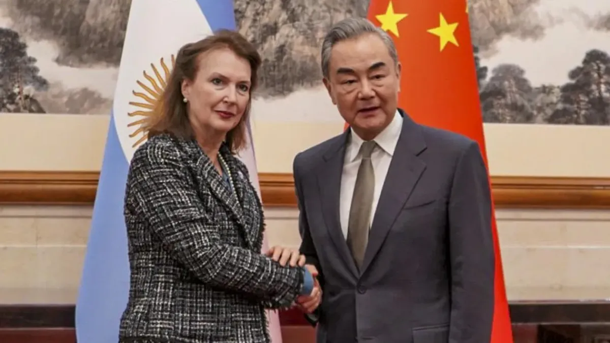 Mondino dijo que "los chinos son todos iguales": su aclaración ante la frase