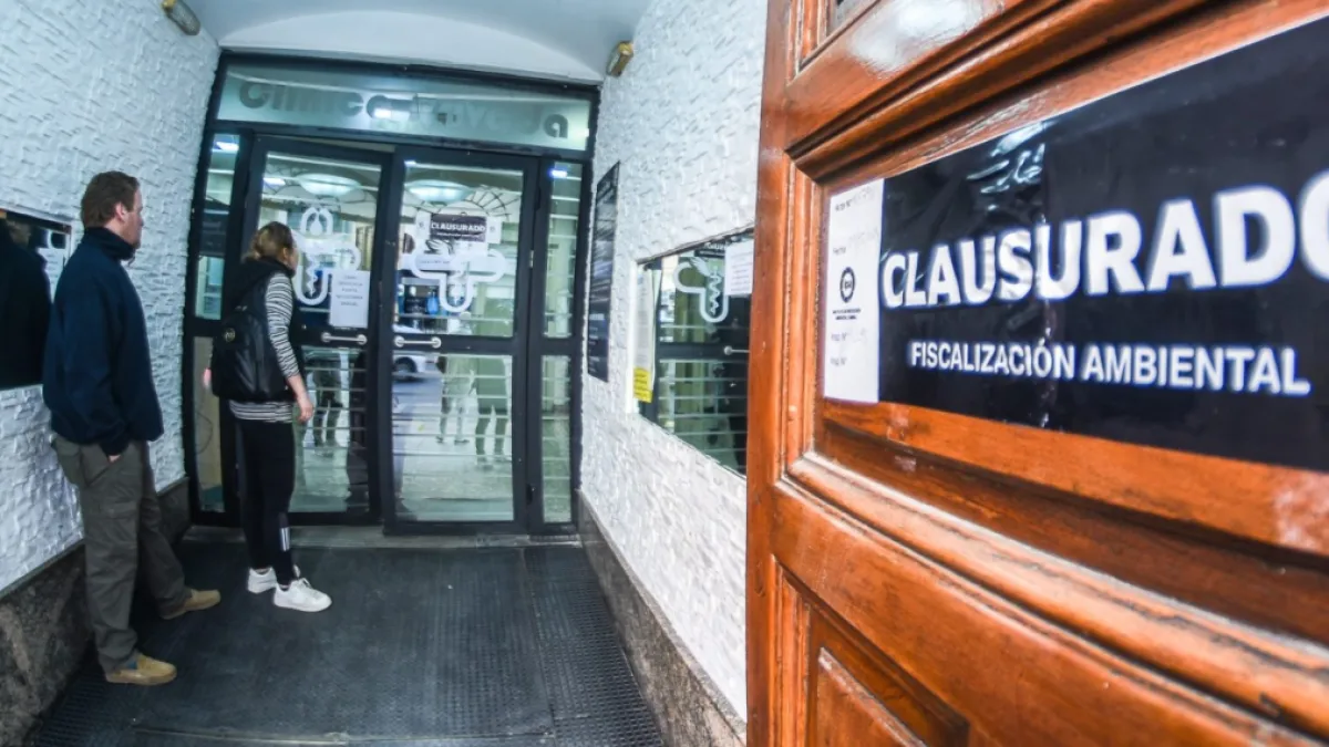 Clausuraron la Clínica Chutro por arrojar residuos patógenos en la vía pública
