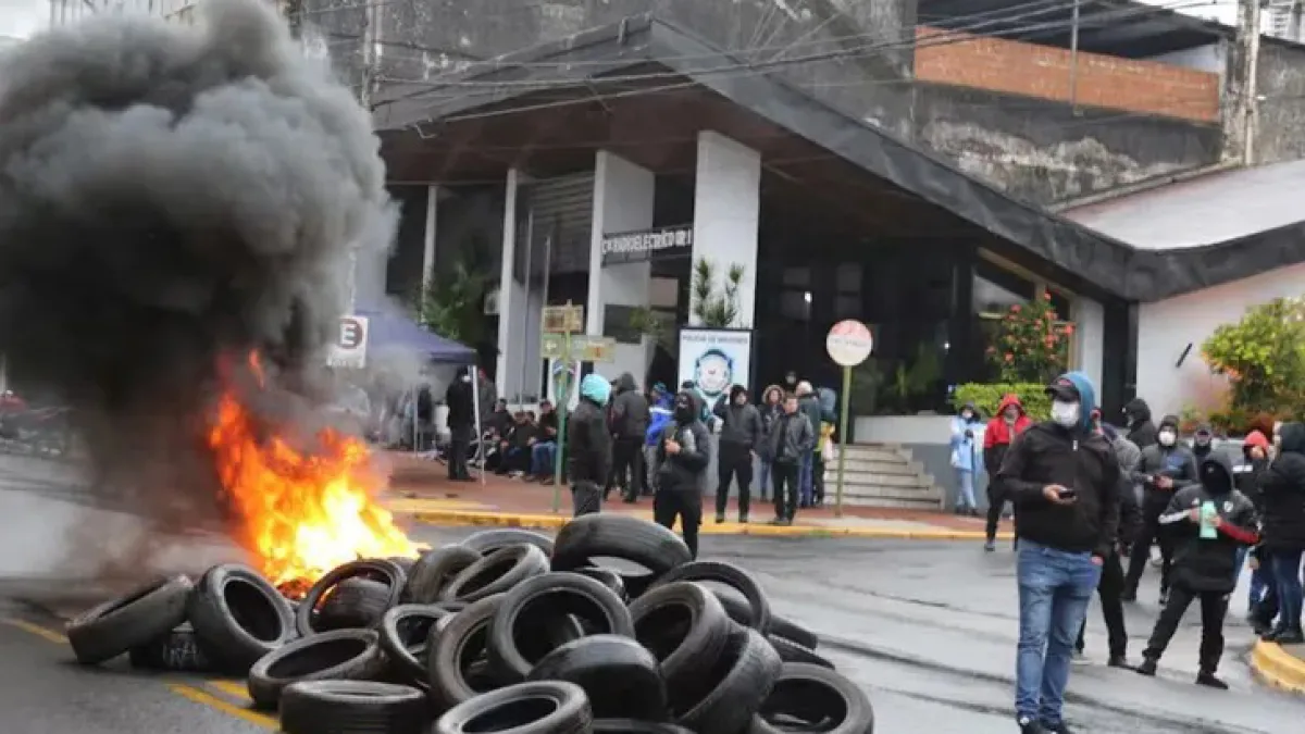 Crece la tensión en Misiones por octavo día: la fuerza policial y los docentes mantienen el reclamo salarial
