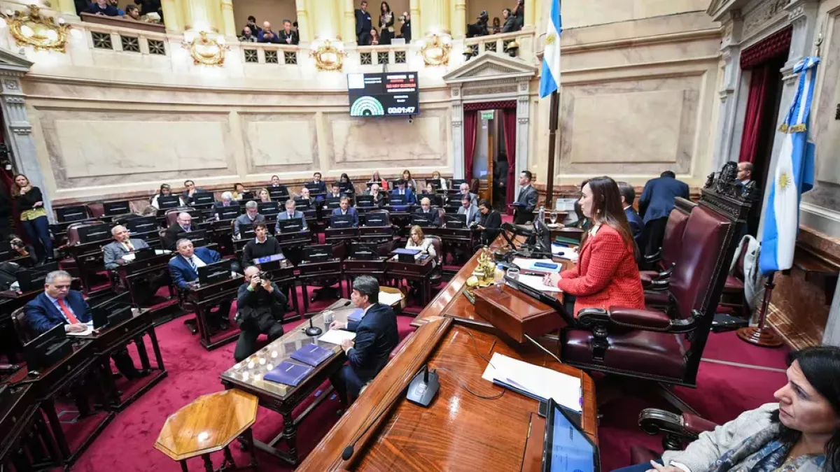 Continúa la polémica por la dieta de los senadores