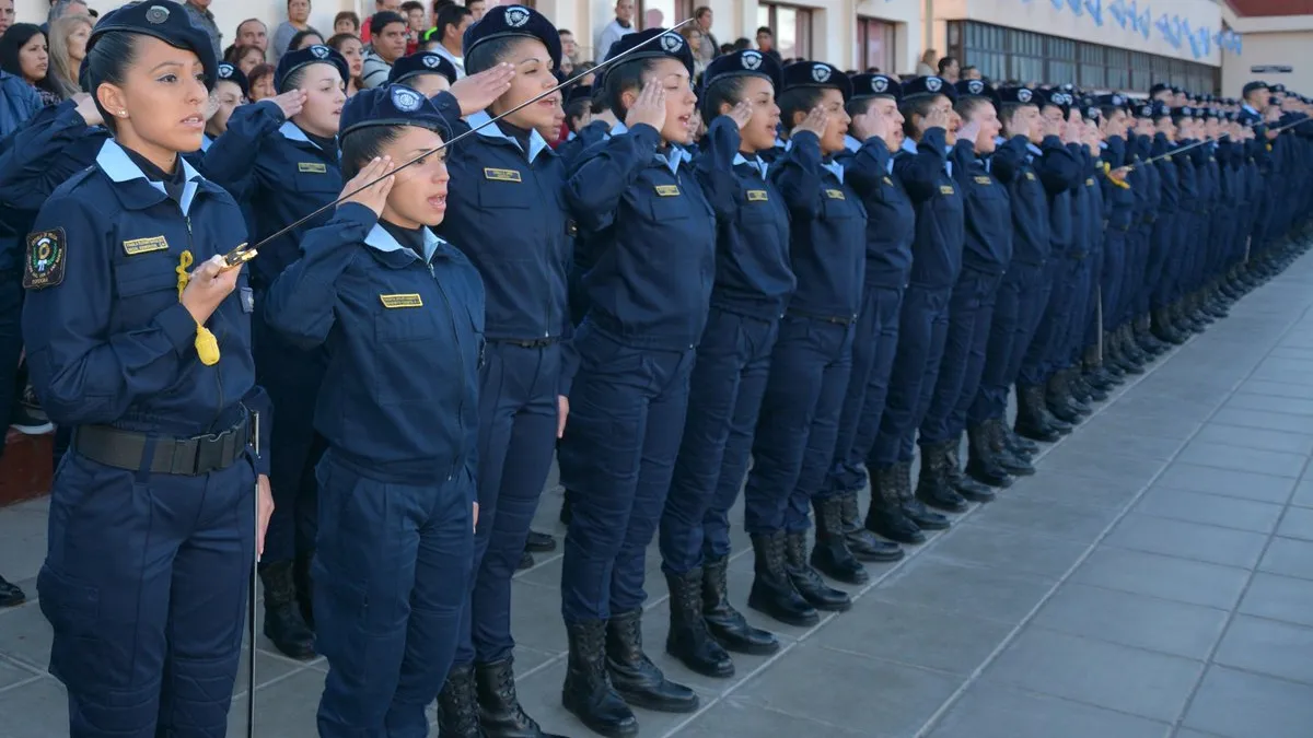 Nuevos patrulleros y cadetes de policía a las calles de Córdoba