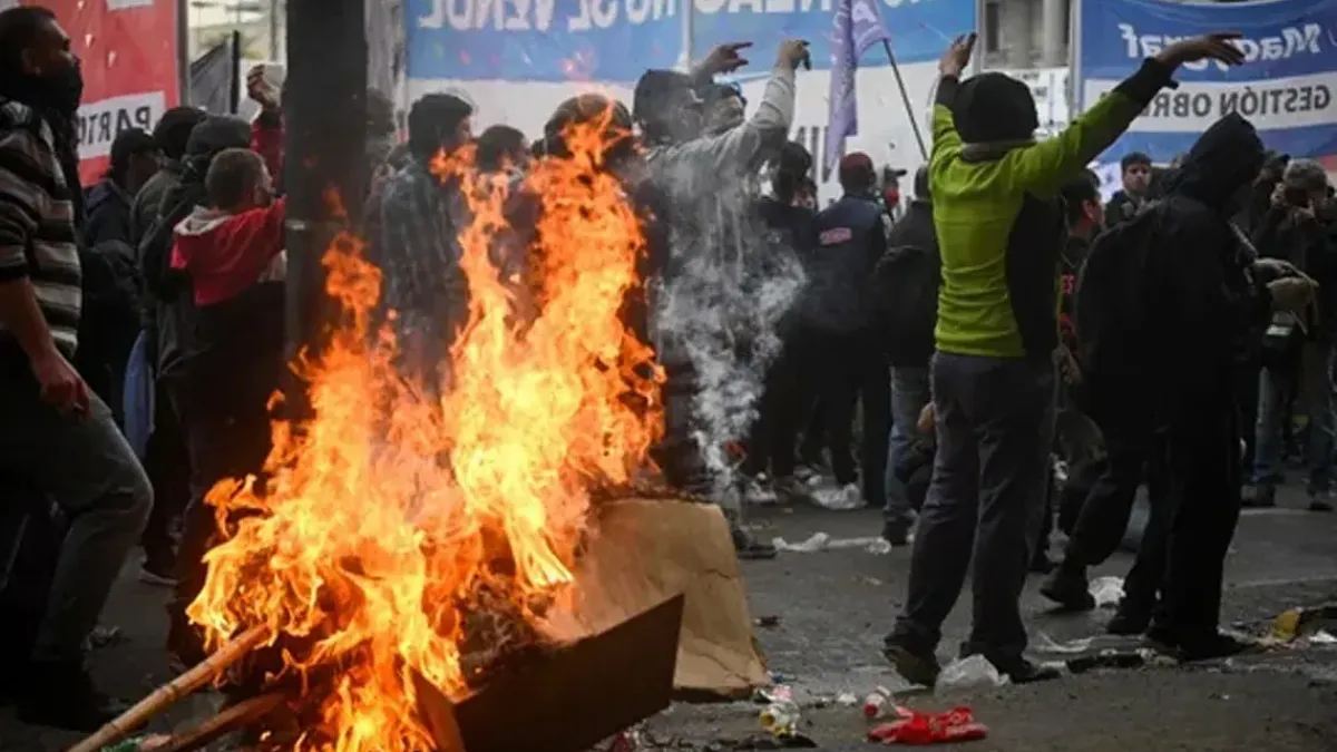 El Gobierno descartó infiltrados en los disturbios frente al Congreso