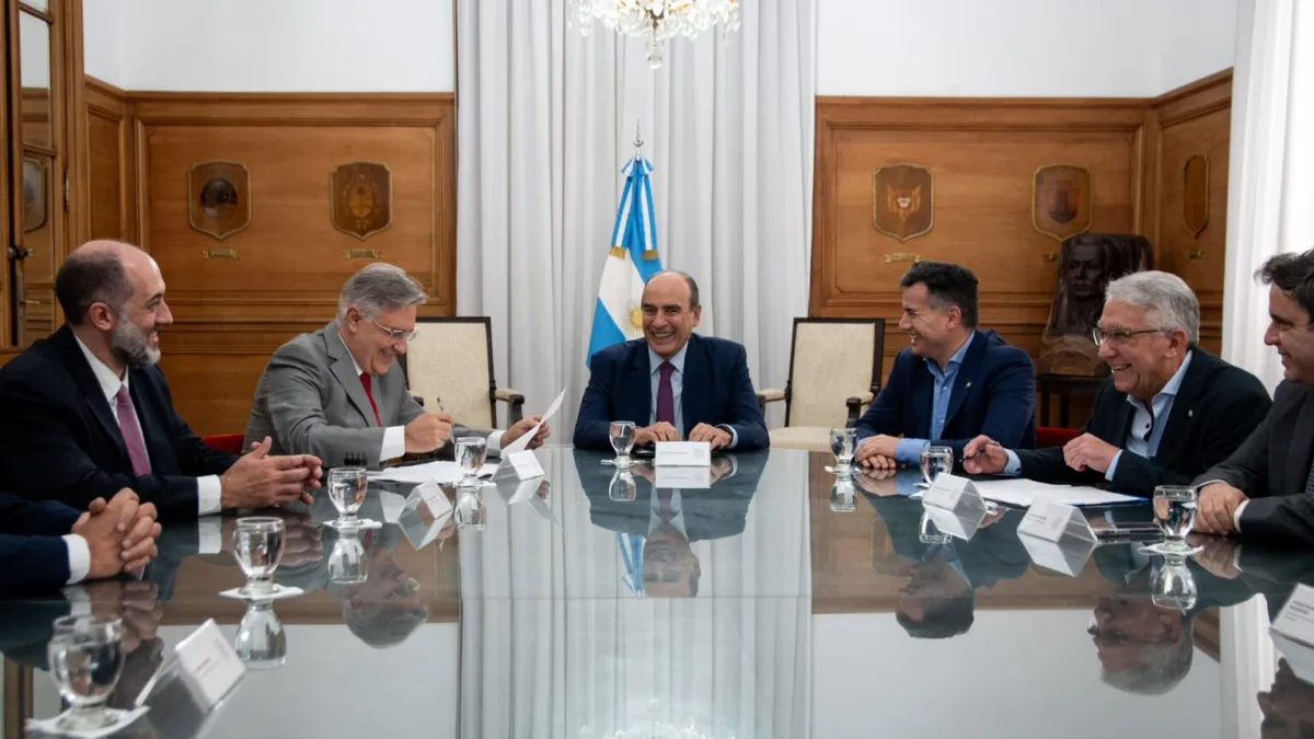 Llaryora y Francos firmaron un acuerdo para reactivar las obras viales en la provincia