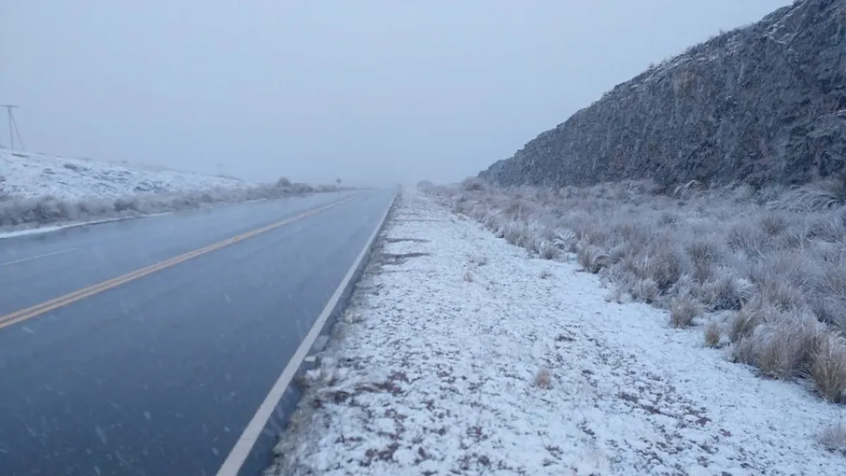 El Camino de las Altas Cumbres continúa cortado por nieve y hielo