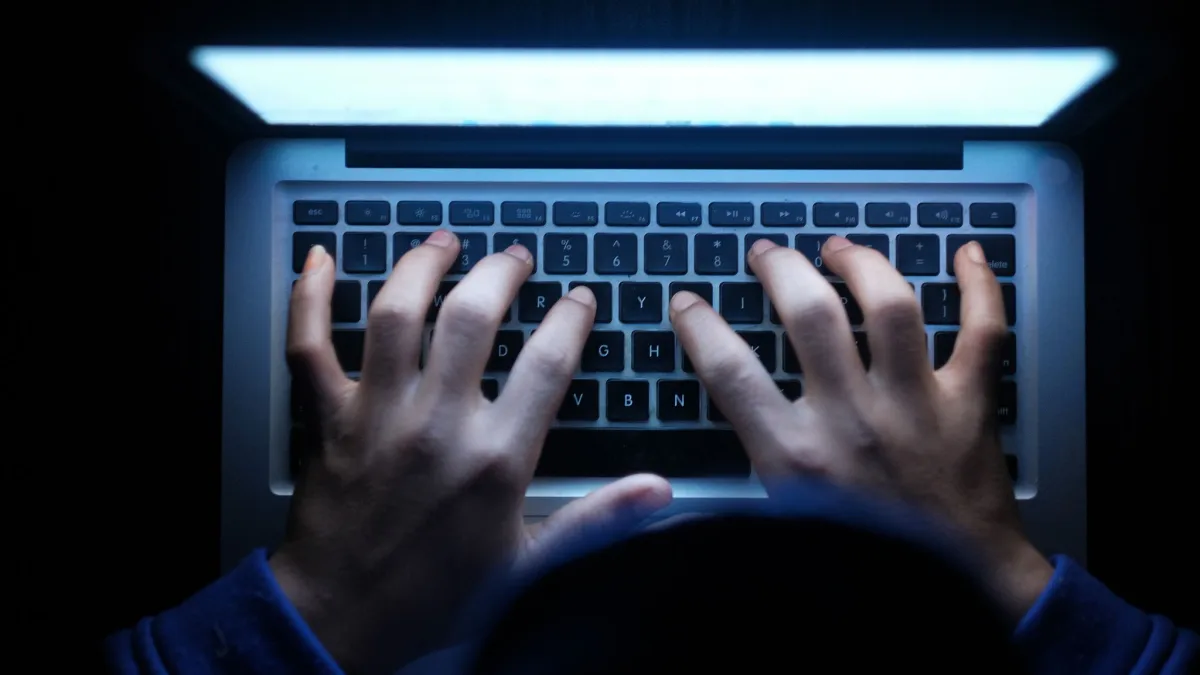 Estudiantes usaron IA para editar videos pornográficos con rostros de compañeras