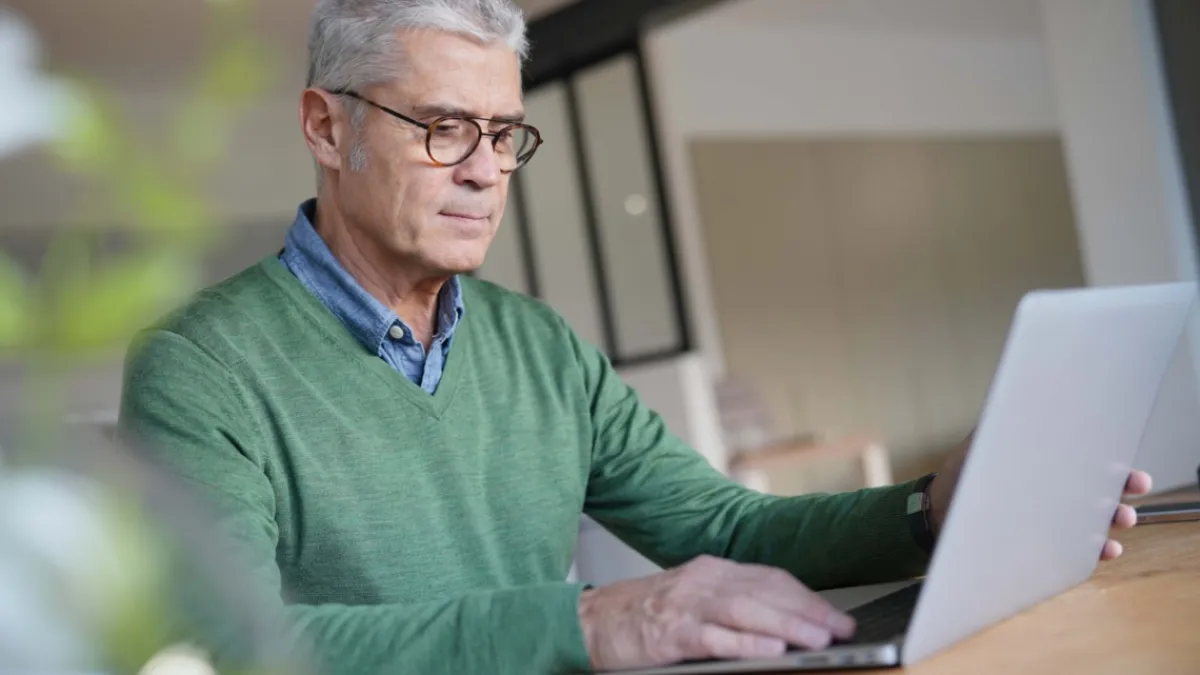 Lanzan cursos gratuitos en nuevas tecnologías para mayores de 50 años