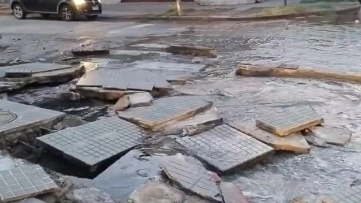 Aguas Cordobesas repara un conducto y varios barrios de Córdoba sufren cortes del servicio