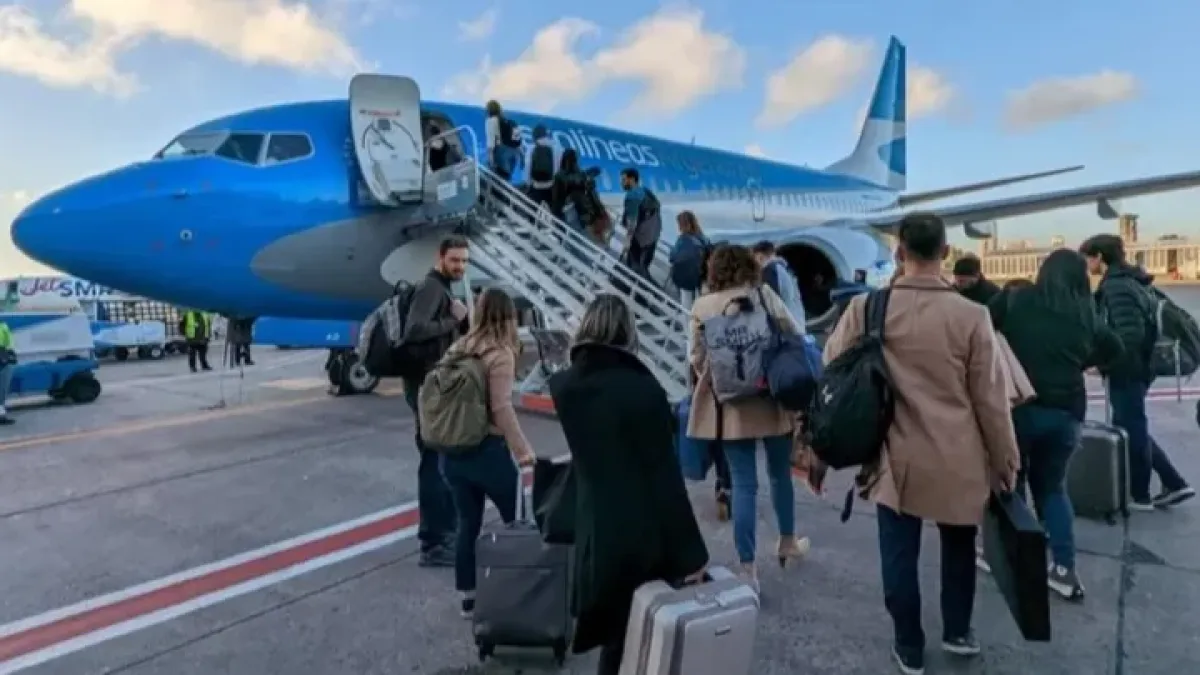 Aerolíneas Argentinas reprogramó vuelos por una medida de fuerza