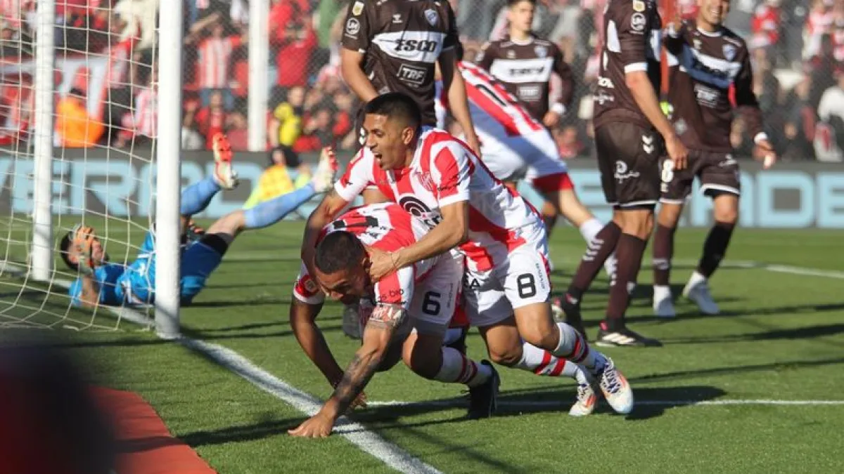 Instituto le ganó a Platense y quedó a dos del líder