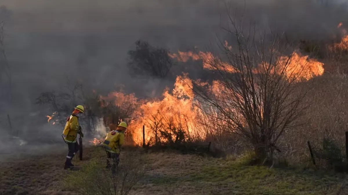 Incendios en Córdoba: controlaron el foco en La Calera y habilitaron la autopista
