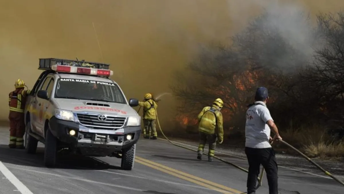 Bomberos controlaron el incendio en Punilla
