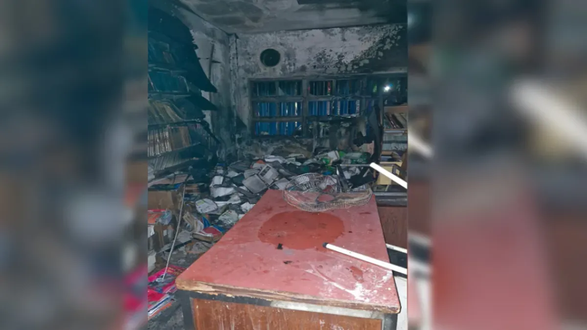 Se incendió una biblioteca en barrio Los Boulevares